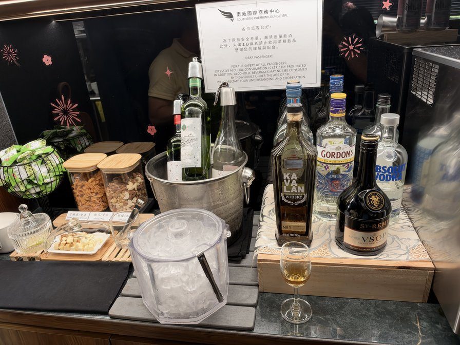 小港機場貴賓室的酒水吧台