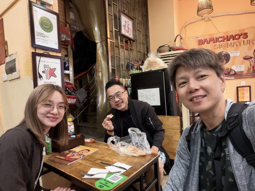 集合前在法國麵包店吃早餐
