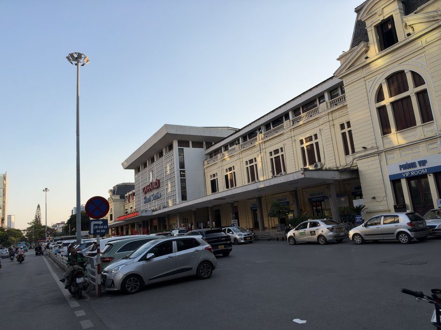 傍晚經過河內火車站