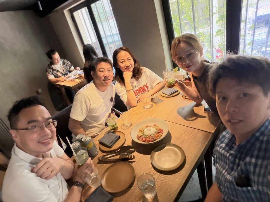 Pizza 4P's 的五人合照
