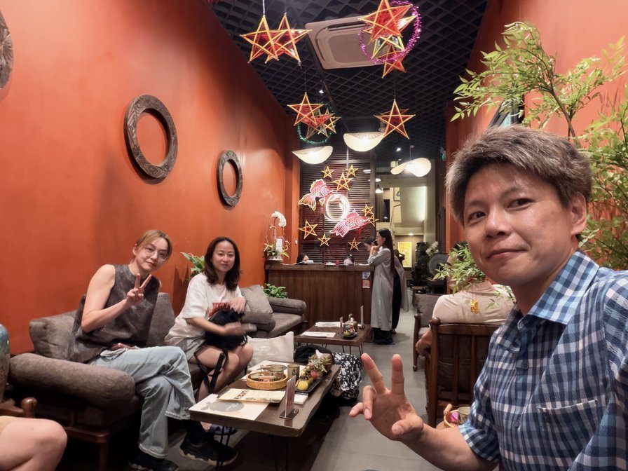 按摩完在店裡喝茶休息