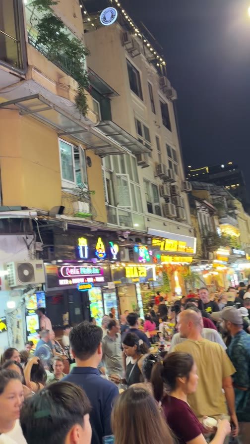 老城區人擠人的夜街